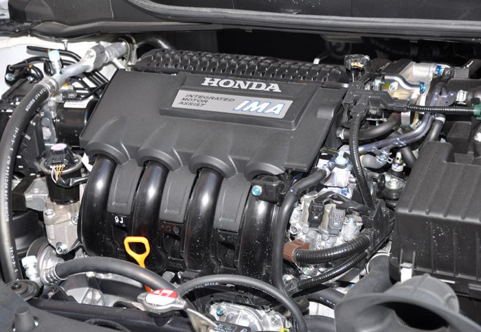 Χάρη στο σύστημα IMA (Intergrated
Motor Assist) με το οποίο
εφοδιάζεται ο I-VTEC κινητήρας των
1,3 λίτρων, επιτυγχάνεται πολύ χαμηλή κατανάλωση καυ